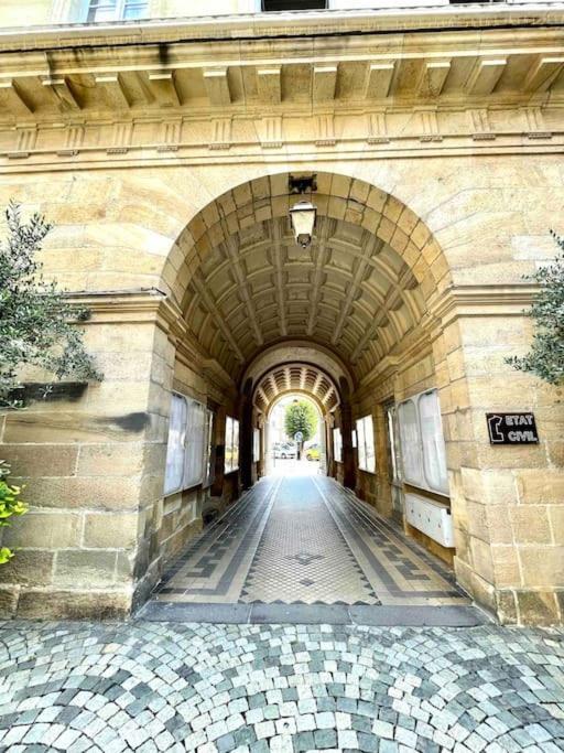 La Maison Des Cours - Wifi - Centre Ville Moulins  Luaran gambar